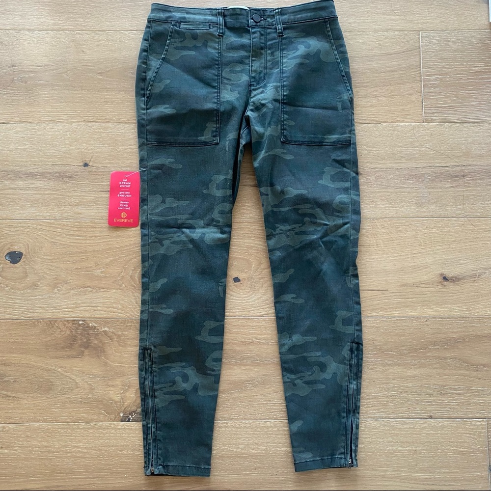 Sanctuary Camo Skinny Jeans with Side Zipper Size 27